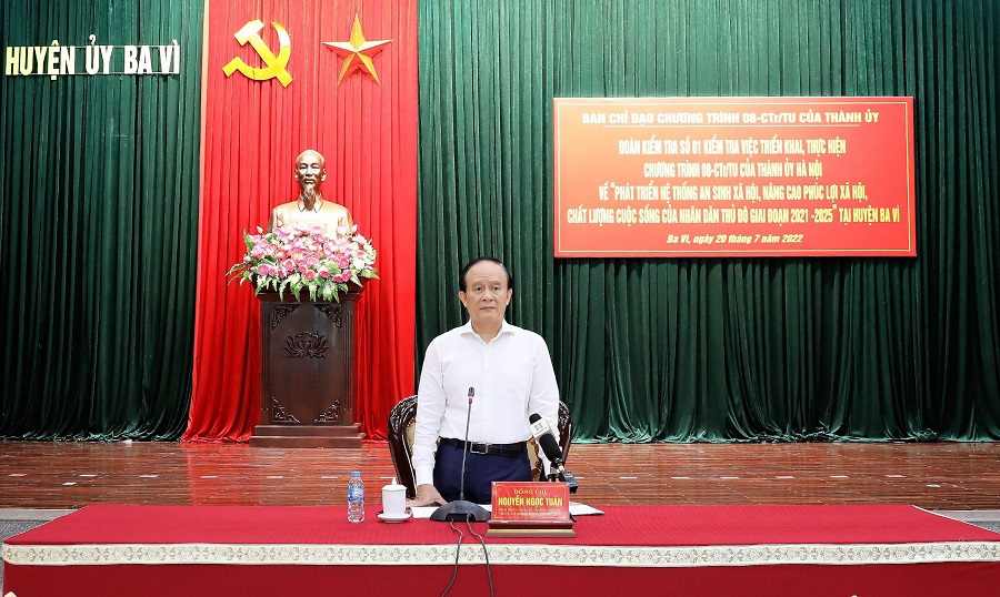 Chủ tịch HĐND TP H&agrave; Nội Nguyễn Ngọc Tuấn ph&aacute;t biểu kết luận