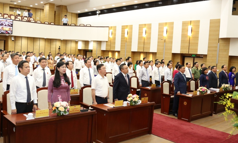 Đồng chí Trần Sỹ Thanh được bầu làm Chủ tịch UBND TP Hà Nội - Ảnh 1
