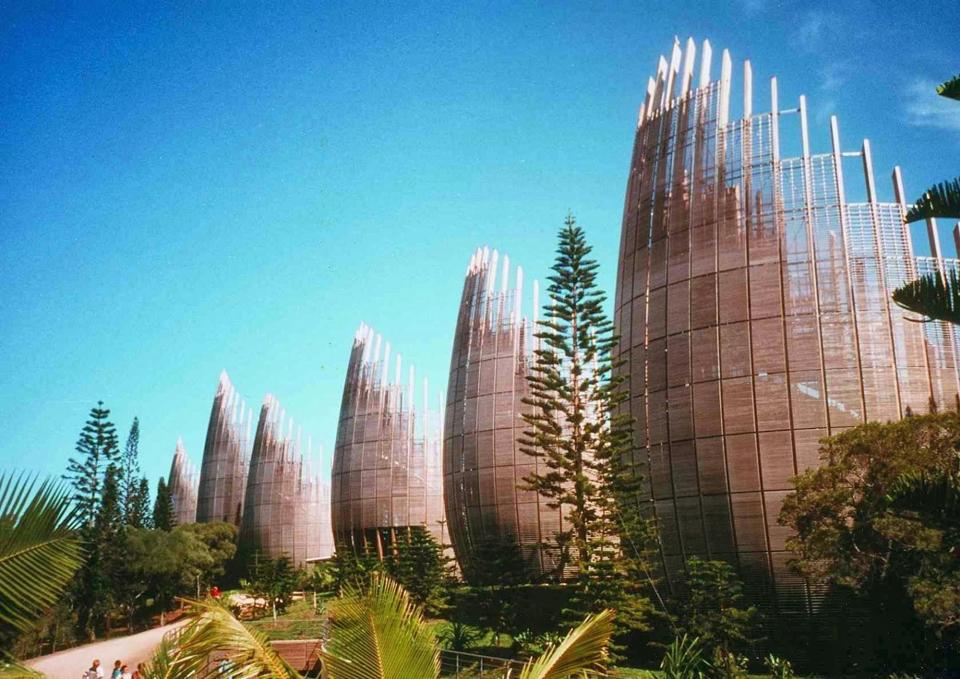 Trung tâm văn hóa Jean Marie Tjibaou do Renzo Piano thiết kế tại New Caledonia.