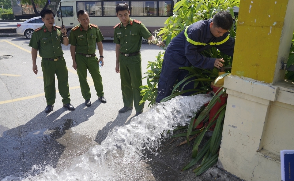 H&agrave; Nội hiện c&oacute; 4.204 trụ nước chữa ch&aacute;y, trong đ&oacute; c&oacute; 3.482 trụ nước của th&agrave;nh phố được lắp đặt tại 30 quận, huyện, thị x&atilde;...