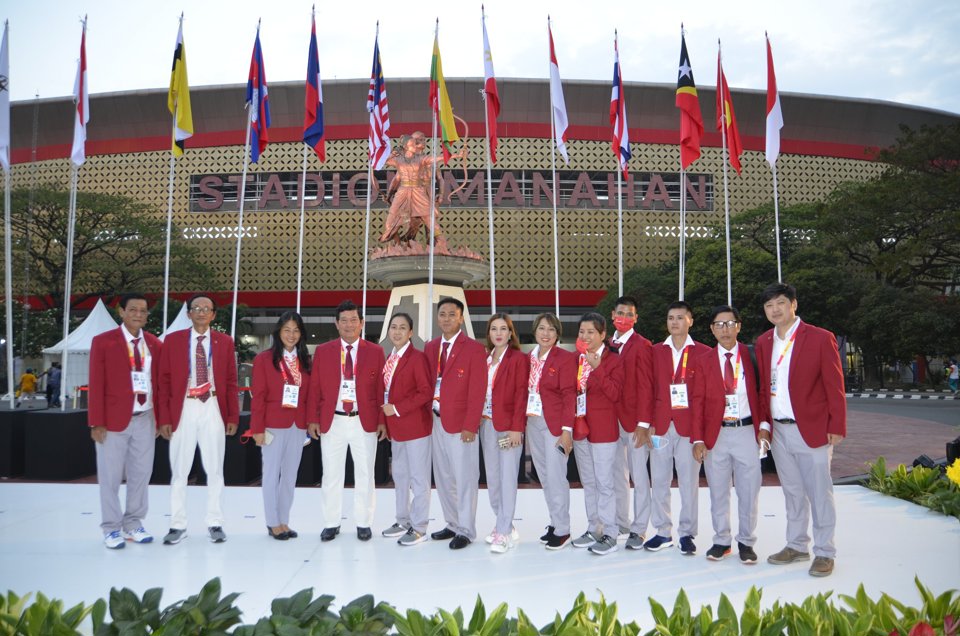 Đo&agrave;n thể thao NKT Việt Nam tham dự Lễ thượng cờ của&nbsp;11 nước tham dự ASEAN Para Games 11&nbsp;tại SVĐ Manahan (Solo, Indonesia) ng&agrave;y 27/7. Ảnh: PT Dương.