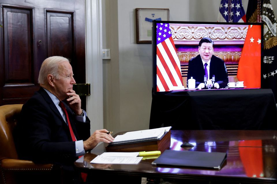 Tổng thống Mỹ Joe Biden trong một cuộc điện đ&agrave;m với Chủ tịch Trung Quốc Tập Cận B&igrave;nh hồi th&aacute;ng 11/2021. Ảnh: Reuters