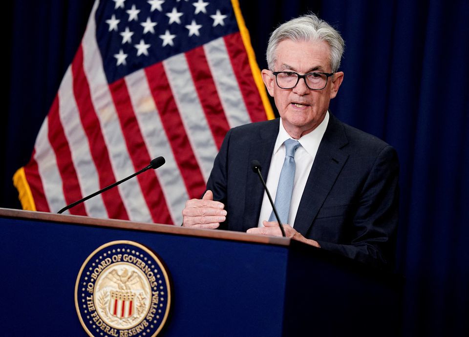 Chủ tịch FED Jerome Powell ph&aacute;t biểu tại cuộc họp b&aacute;o sau khi kết th&uacute;c cuộc họp ch&iacute;nh s&aacute;ch h&ocirc;m 15/6/2022. Ảnh: Reuters