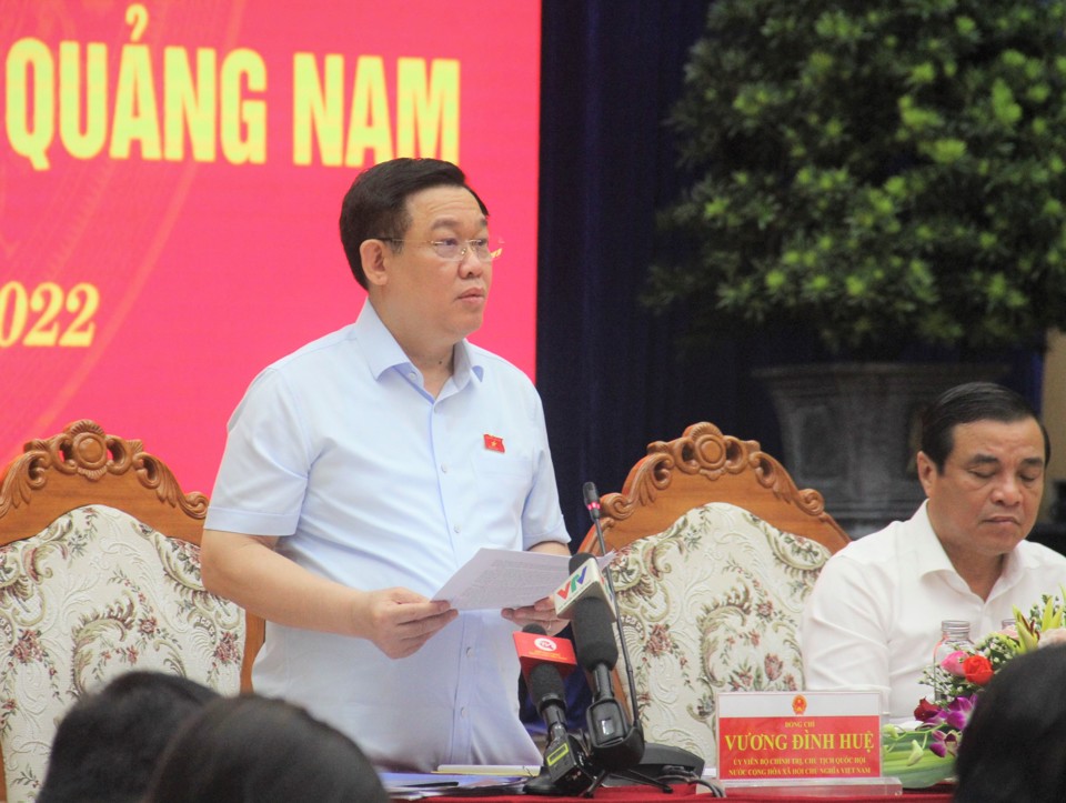 Chủ tịch Quốc hội Vương Đ&igrave;nh Huệ ph&aacute;t biểu tại cuộc l&agrave;m việc với Ban Thường vụ Tỉnh ủy Quảng Nam.
