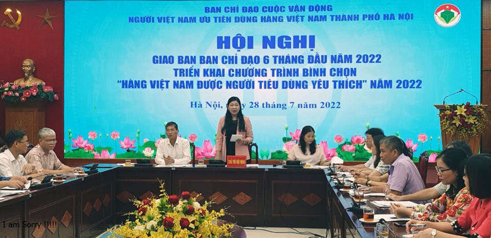 Chủ tịch Ủy ban MTTQ TP H&agrave; Nội Nguyễn Lan Hương ph&aacute;t biểu kết luận hội nghị.