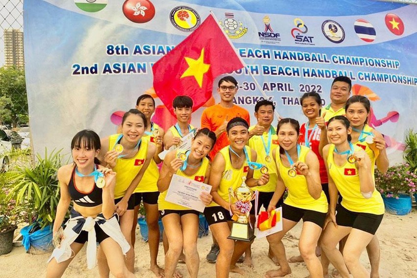 Đội tuyển b&oacute;ng n&eacute;m b&atilde;i biển nữ Việt Nam kh&ocirc;ng thể tham dự giải World Games theo lời mời của ph&iacute;a Mỹ. Ảnh: PLO.