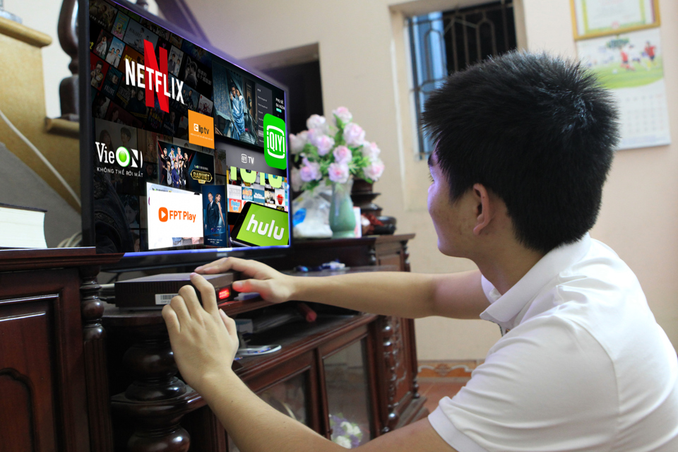 Dịch vụ ngoại như Netflix hay QIY đang dần chiếm thị phần OTT TV Việt. Ảnh: Công Hùng
