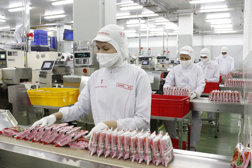 Dây chuyền sản xuất thực phẩm ăn liền tại Khu công nghiệp Tân Bình, TP Hồ Chí Minh. Ảnh: Quốc Hữu