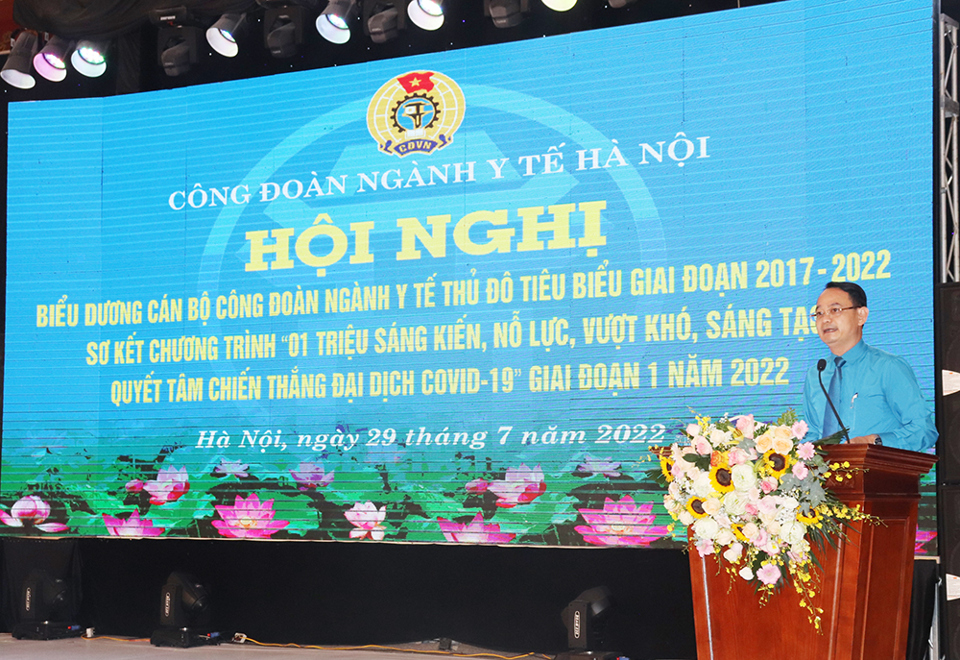 Chủ tịch&nbsp;C&ocirc;ng đo&agrave;n ng&agrave;nh Y tế H&agrave; Nội Trịnh Tố T&acirc;m ph&aacute;t biểu tại hội nghị.
