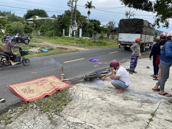 Tai nạn giao thông mới nhất hôm nay (31/7): Xe tải tông xe đạp điện - Ảnh 2