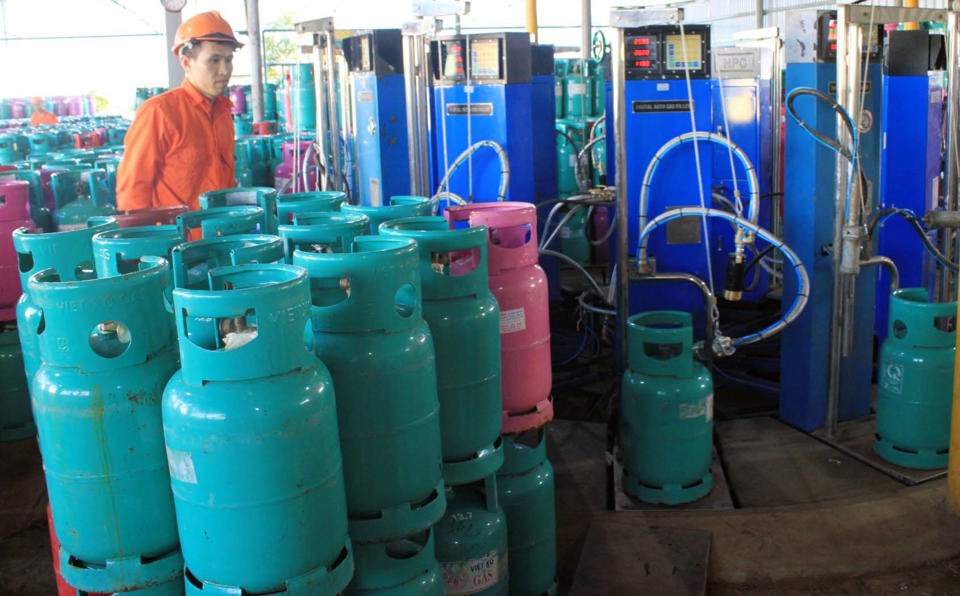 Sang chiết gas cung ứng cho thị trường của Petrolimex