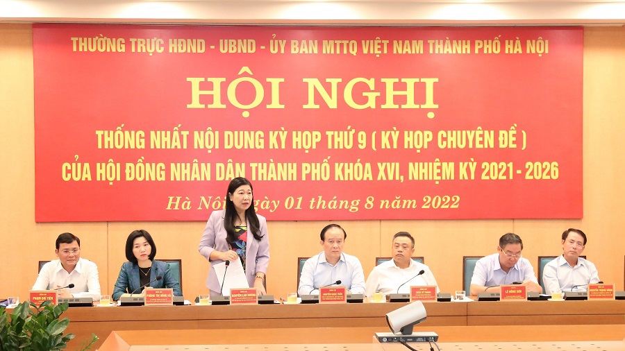 Chủ tịch UB MTTQ Việt Nam TP H&agrave; Nội Nguyễn Lan Hương ph&aacute;t biểu tại hội nghị