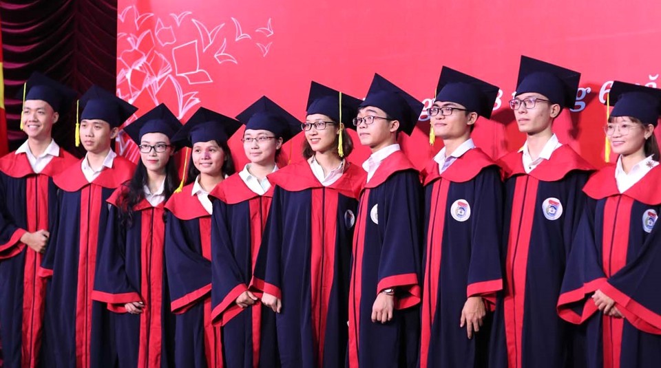 Lễ trao bằng tốt nghiệp là một nghi thức quan trọng và cũng là hoạt động thường niên của các cơ sở đào tạo đại học
