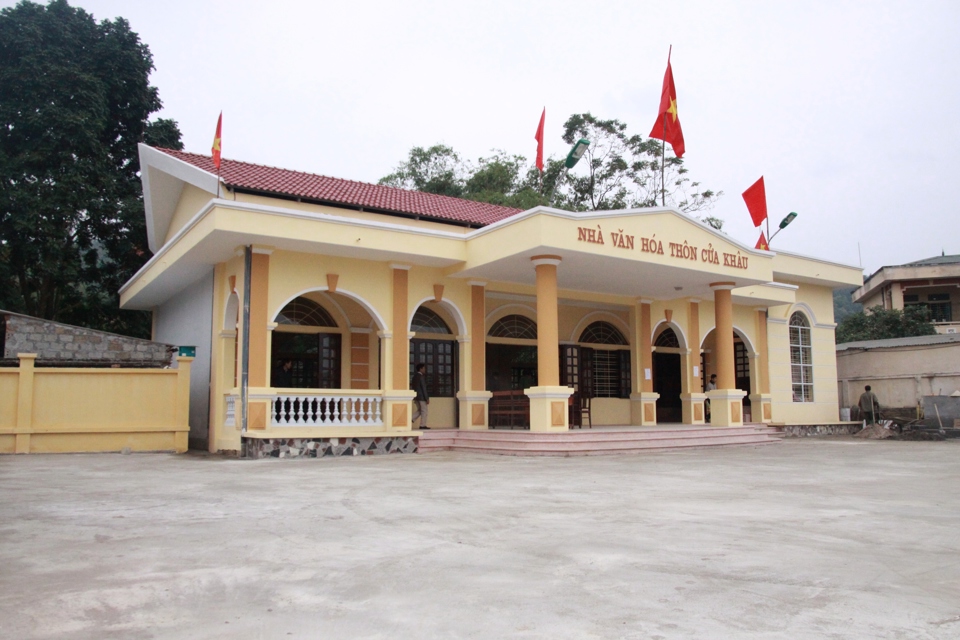 Nhà văn hóa thôn Cửa Khâu (xã Đông Xuân, huyện Quốc Oai) được xây dựng nhờ nguồn kinh phí hỗ trợ của quận Tây Hồ. Ảnh: Lâm Nguyễn