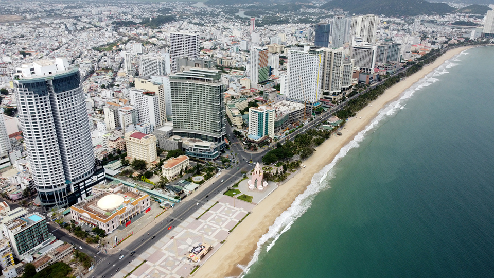 Theo c&aacute;c chuy&ecirc;n gia, đ&acirc;y l&agrave; khu vực c&oacute; gi&aacute; trị cao, đặc th&ugrave; về cảnh quan v&agrave; c&oacute; vai tr&ograve; quan trọng trong tổng thể ph&aacute;t triển của TP Nha Trang.