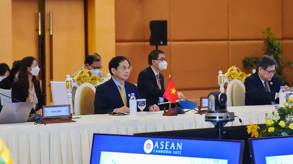 Bộ trưởng Ngoại giao B&ugrave;i Thanh Sơn dẫn đầu đo&agrave;n Việt Nam tham dự Hội nghị.&nbsp;