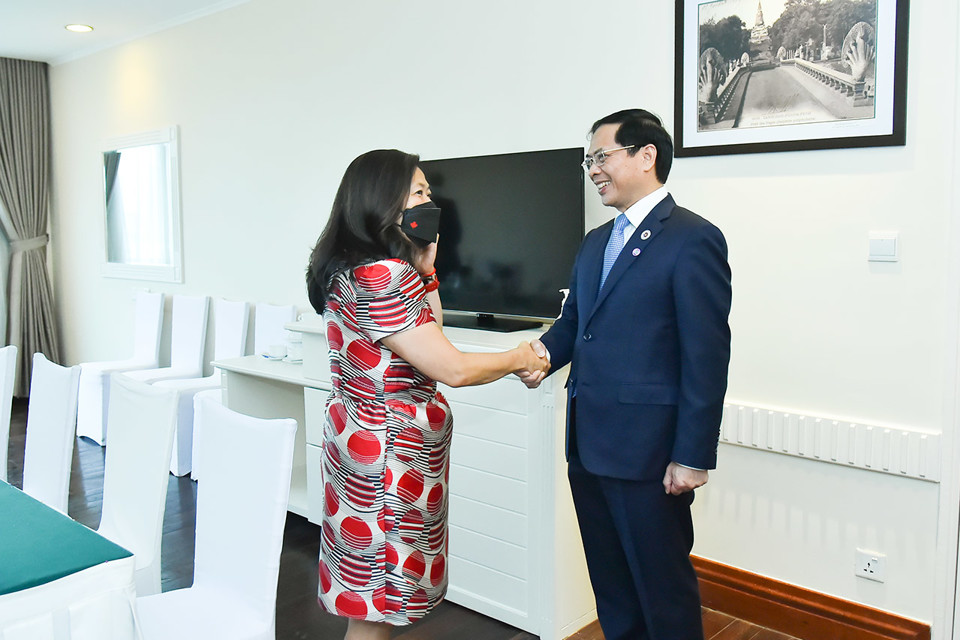 Bộ trưởng B&ugrave;i Thanh Sơn gặp Bộ trưởng Thương mại quốc tế, doanh nghiệp vừa v&agrave; nhỏ v&agrave; x&uacute;c tiến xuất khẩu Canada Mary Ng.