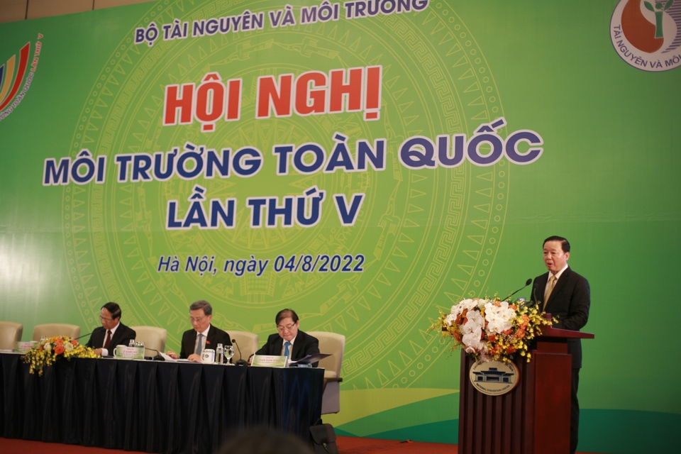 Bộ trưởng Bộ TN&amp;MT Trần Hồng H&agrave; ph&aacute;t biểu khai mạc Hội nghị.