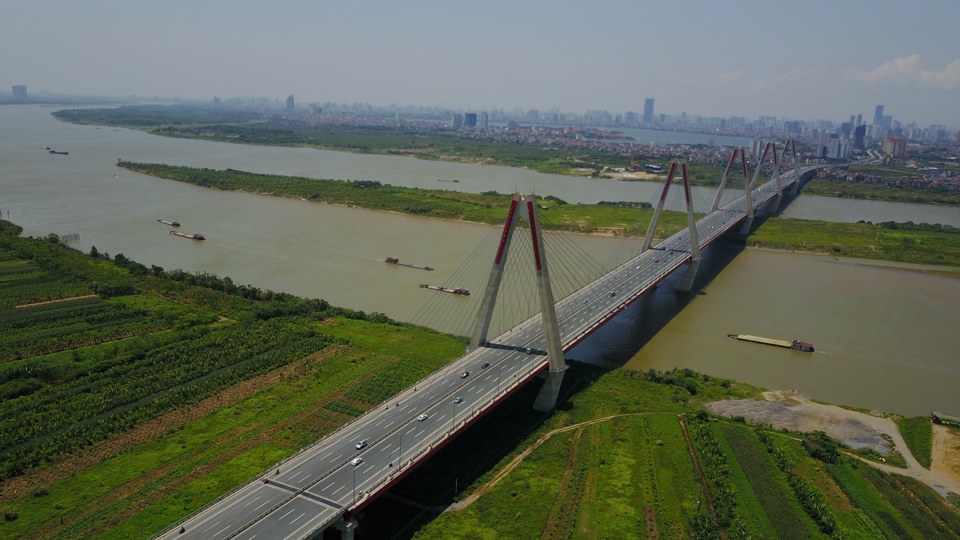 Cầu Nhật Tân bắc qua sông Hồng nối quận Tây Hồ và huyện Đông Anh. Ảnh: Phạm Hùng