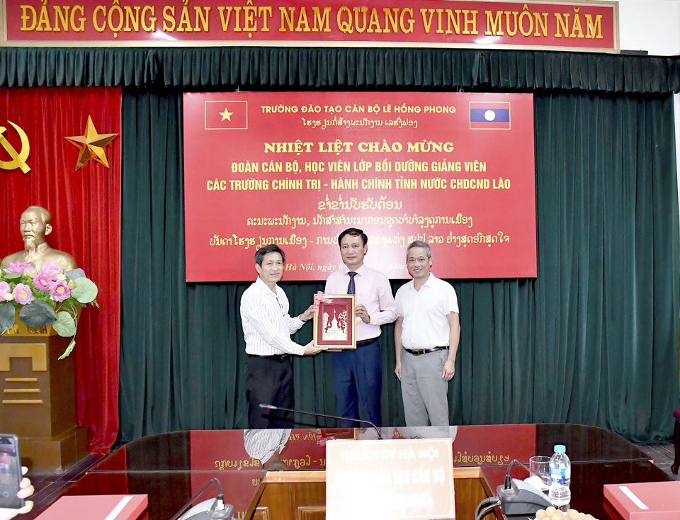 Chia sẻ kinh nghiệm giữa Trường Đào tạo cán bộ Lê Hồng Phong Hà Nội và các trường chính trị - hành chính của Lào - Ảnh 3