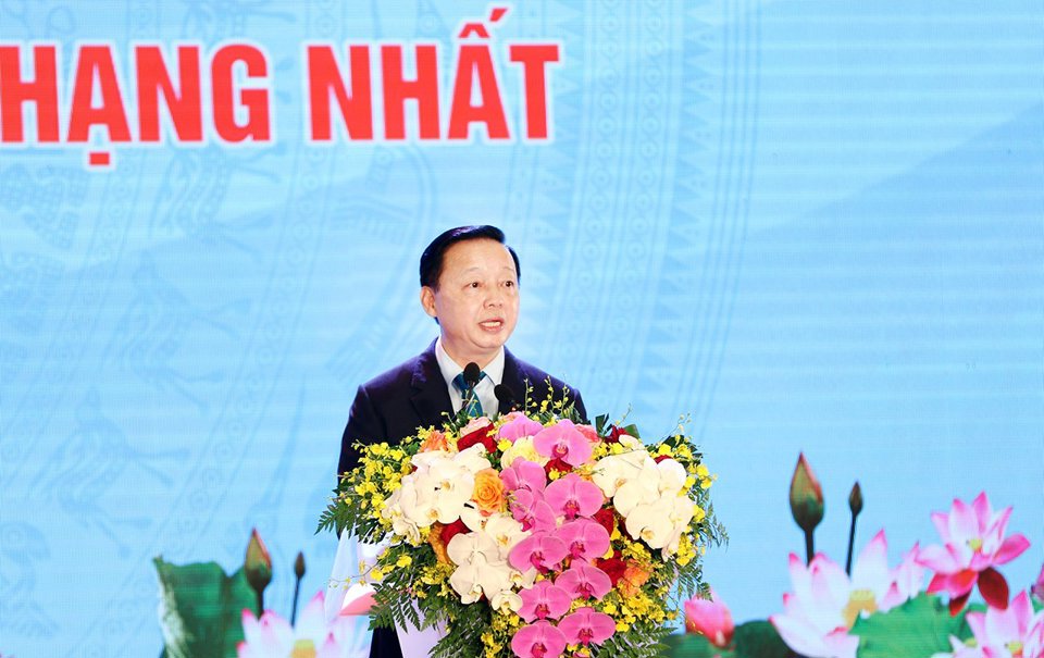 Bộ trưởng Bộ TN&amp;MT Trần Hồng H&agrave; ph&aacute;t biểu tại sự kiện.