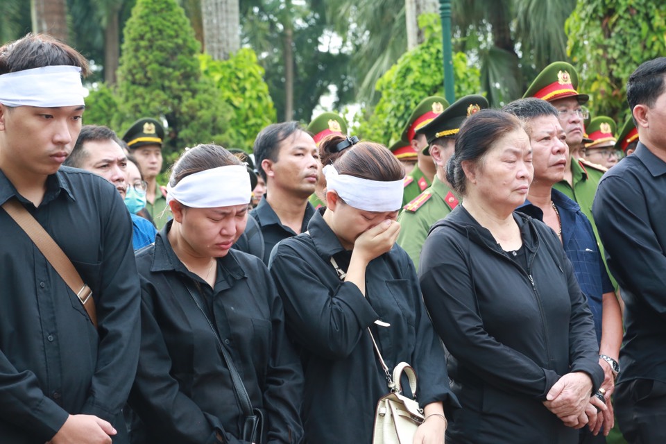 Nghẹn ng&agrave;o...