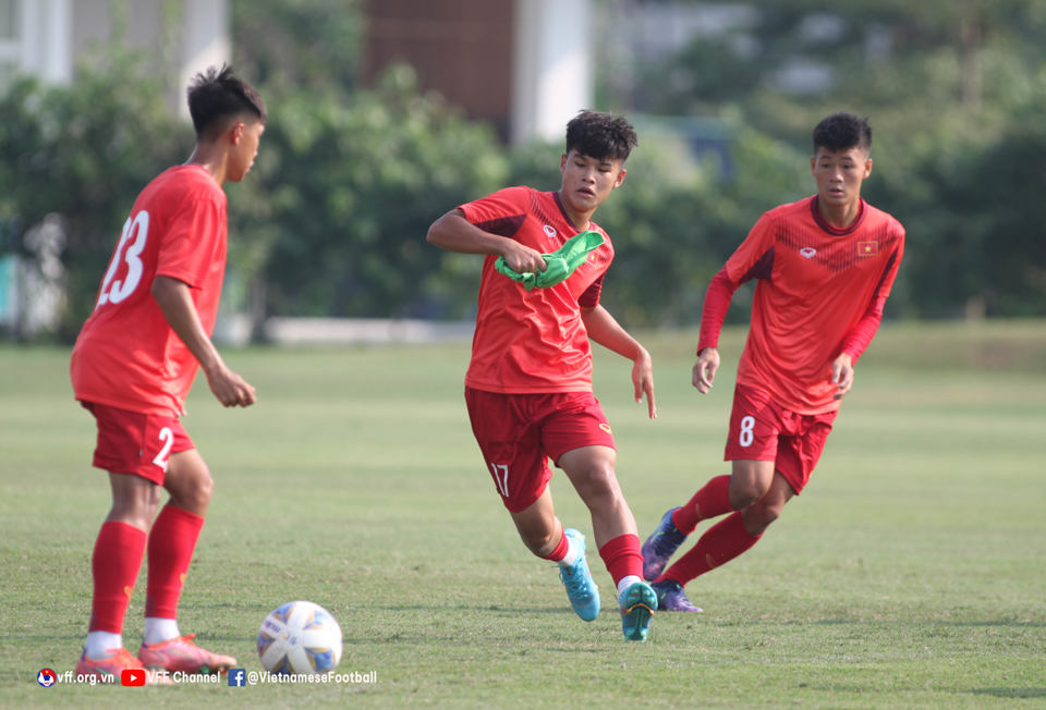 U16 Việt Nam đối đầu với U16 Indonesia.