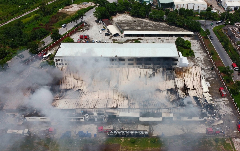 Cháy lớn tại khu nhà xưởng rộng 4.000m2 ở Mê Linh - Ảnh 4