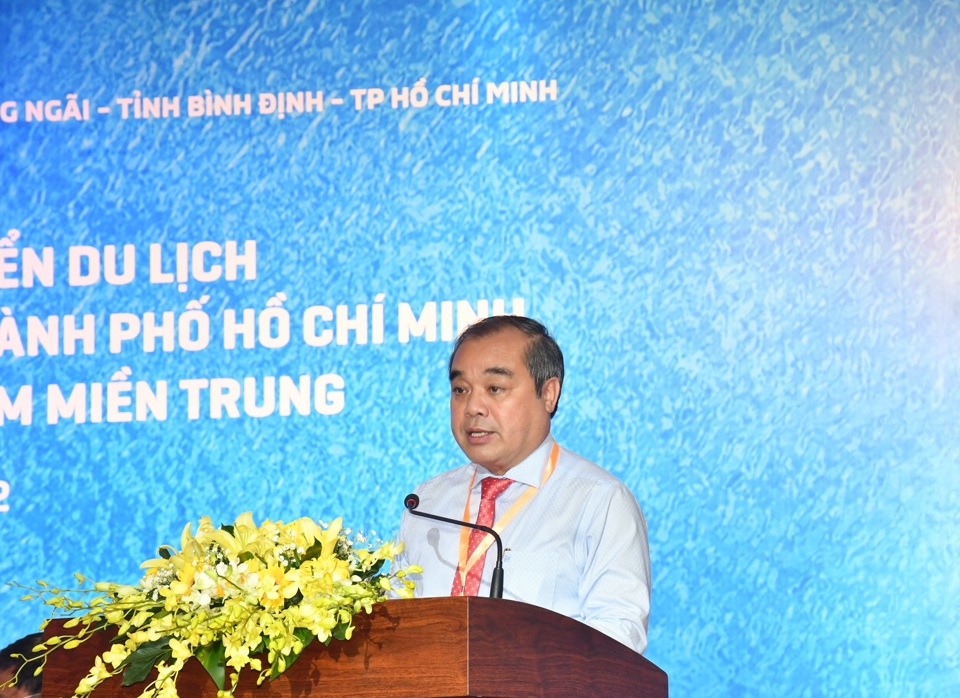 Ph&oacute; Chủ tịch Thường trực UBND tỉnh Quảng Ng&atilde;i Trần Ho&agrave;ng Tuấn