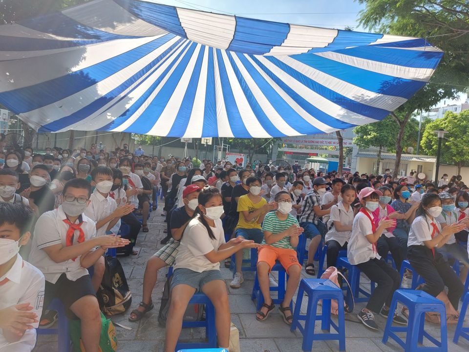 Học sinh trường THCS Dịch Vọng, quận Cầu Giấy háo hức tham gia Chương trình Chào học sinh khối 6