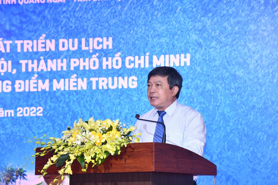 Thứ trưởng Bộ VH-TT&amp;DL Đo&agrave;n Văn Việt ph&aacute;t biểu chỉ đạo tại hội nghị.
