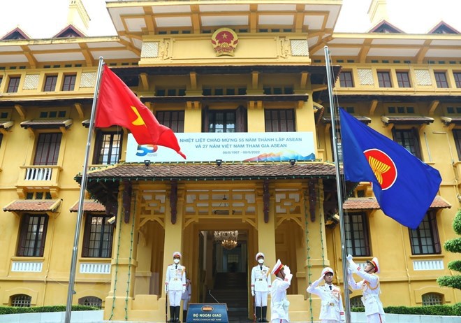 Lễ thượng cờ ASEAN ng&agrave;y 8/8/2022 tại H&agrave; Nội. Ảnh: TTXVN
