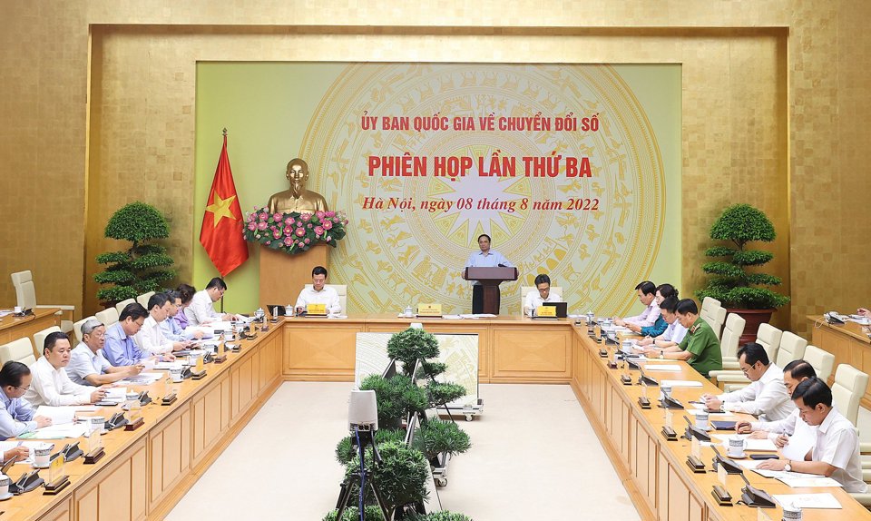 Thủ tướng Chính phủ Phạm Minh Chính chủ trì phiên họp thứ ba của Ủy ban Quốc gia về chuyển đổi số. Ảnh: Nhật Bắc