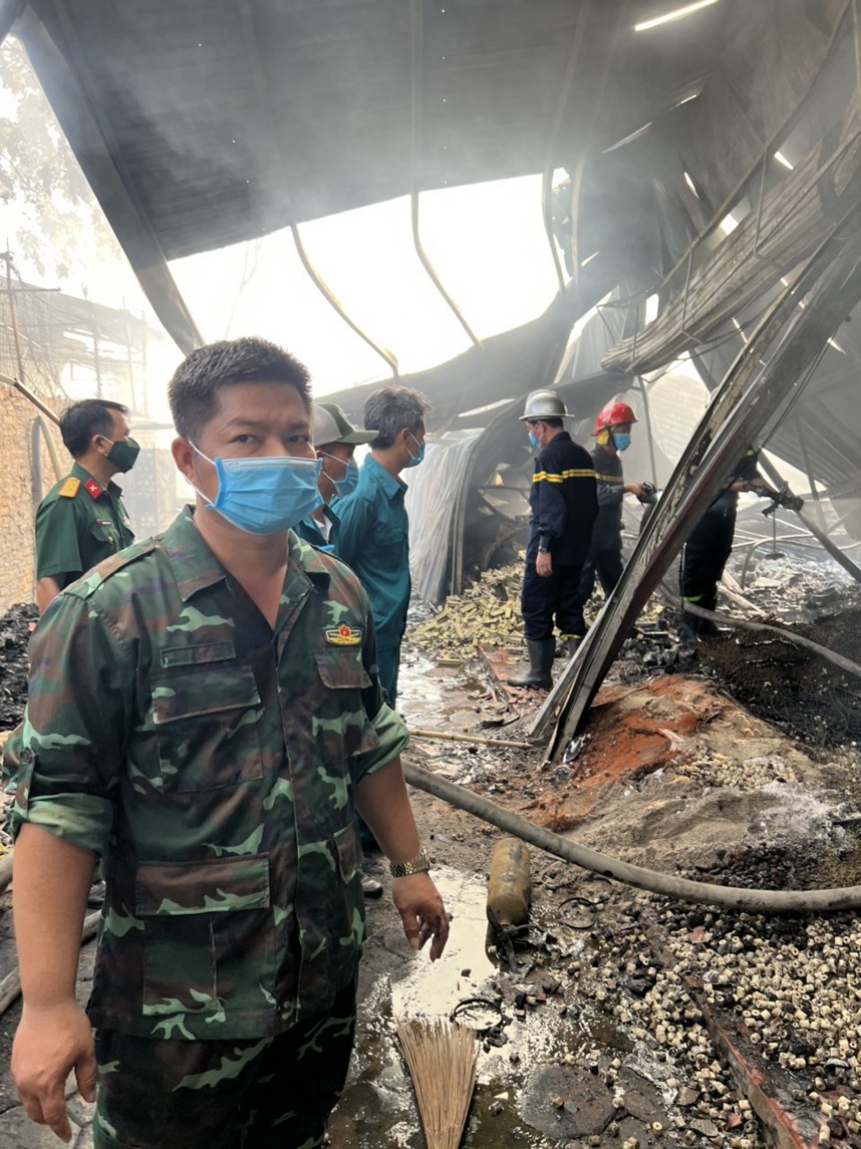 Hà Nội: Cháy kho thiết bị ở Nhật Tân, quận Tây Hồ - Ảnh 1