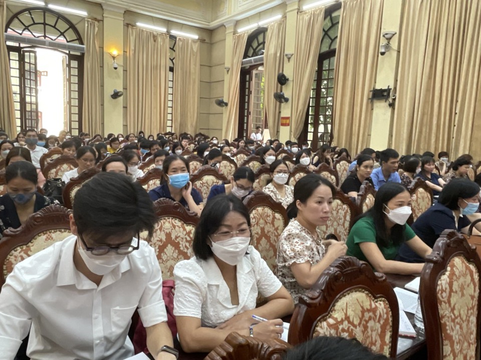 250 giáo viên của 120 trường THPT trên địa bàn TP Hà Nội tham gia hội nghị tuyên truyền, phổ biến pháp luật về phòng chống tham nhũng. Ảnh: Hữu Trường
