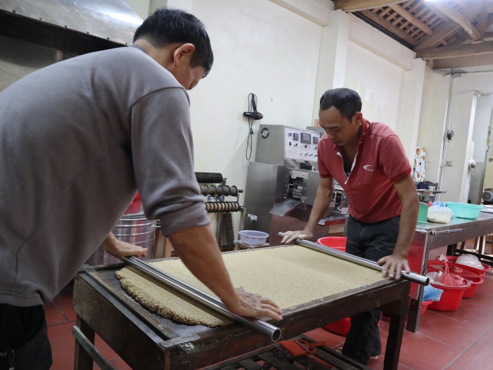 Cơ sở sản xuất bánh kẹo truyền thống Hiền Bao (xã Đường Lâm, thị xã Sơn Tây) có 5 sản phẩm OCOP 3 sao.
