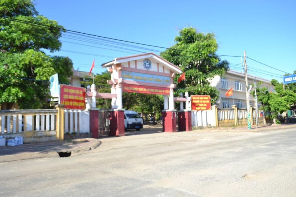 Trường THPT L&yacute; Sơn.