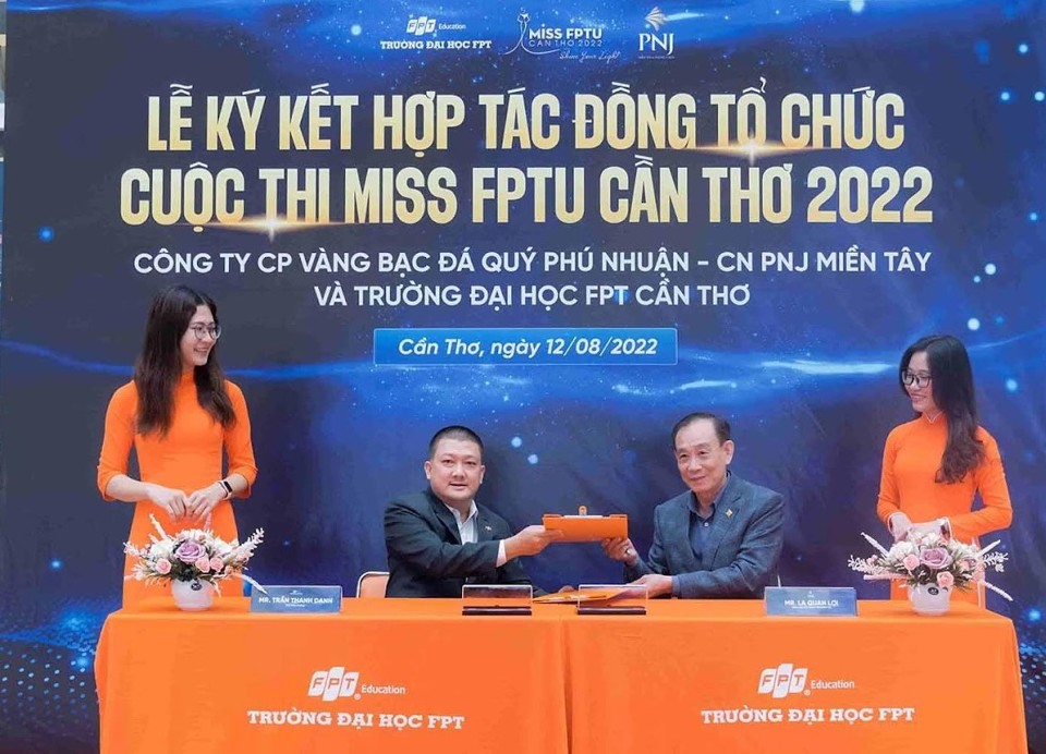 Đại diện Đại học FPT Cần Thơ v&agrave; C&ocirc;ng ty Cổ phần V&agrave;ng bạc đ&aacute; qu&yacute; Ph&uacute; Nhuận PNJ&nbsp; k&yacute; kết đồng tổ chức Cuộc thi&nbsp; Miss FPTU Cần Thơ 2022.