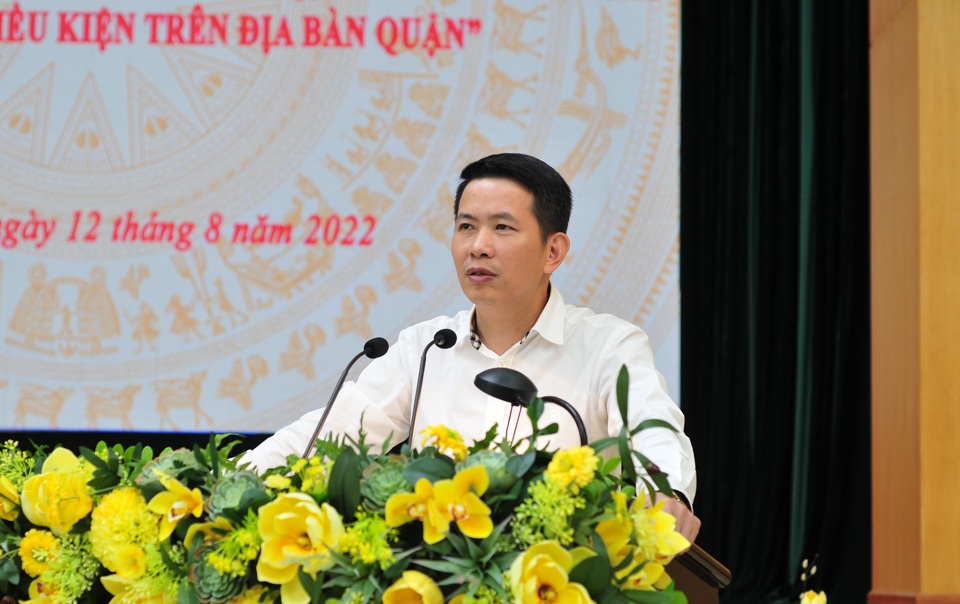 Chủ tịch UBND quận Ho&agrave;n Kiếm Phạm Tuấn Long trả lời &yacute; kiến cử tri