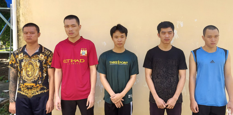 5 nghi phạm bị bắttạm giam về hành vi cho vay lãi nặng tại huyệnTháp Mười,tỉnh ĐồngTháp. Ảnh: Đoàn Diểu
