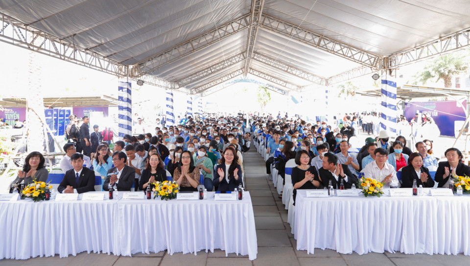 Đại hội tuyển dụng tại NovaWorld Phan Thiet hấp dẫn hơn 1.000 người lao động - Ảnh 1