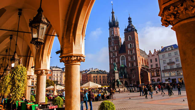 Các khách sạn ở Krakow - Ba Lan đã mất 80% số lượng đặt phòng theo nhóm những ngày gần đây. Ảnh: CNN