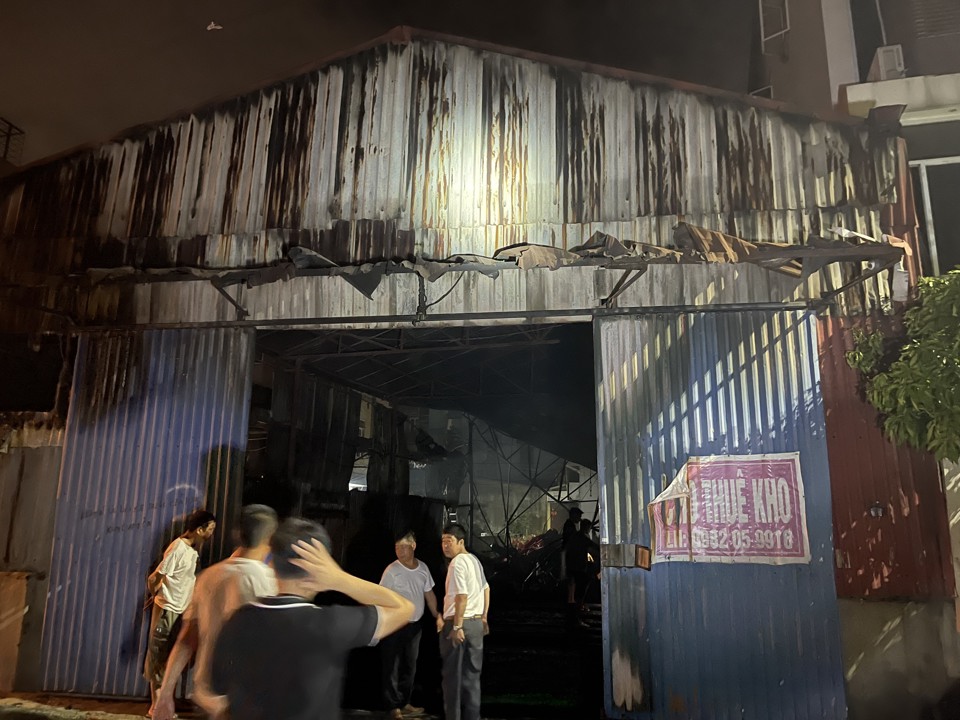 Hà Nội: Cháy lớn tại xưởng mút xốp ở Bắc Hồng, Đông Anh  - Ảnh 3