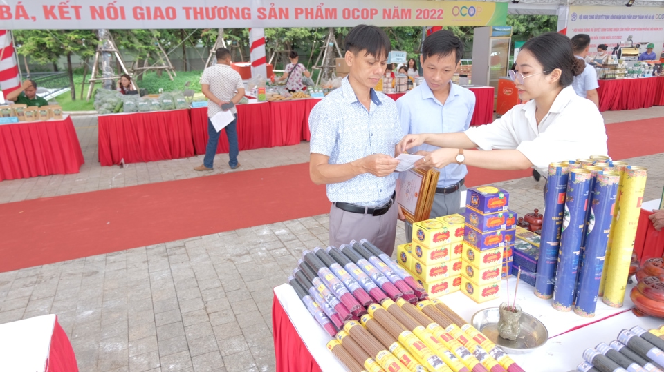 Sự kiện quảng bá, giới thiệu, kết nối giao thương sản phẩm OCOP tổ chức tại Hà Nội cuối tháng 7/2022. Ảnh: Lâm Nguyễn