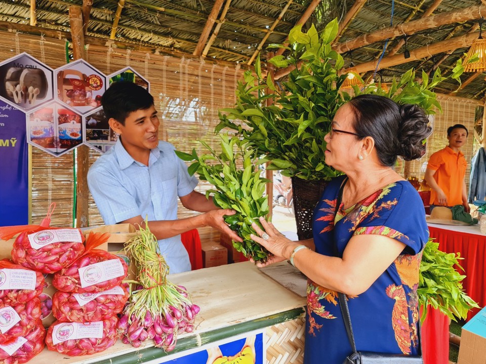 Sản phẩm ch&egrave; Th&agrave;nh Tiến đ&atilde; được c&ocirc;ng nhận chuẩn OCOP 3 sao.