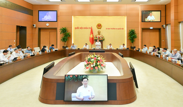 Quang cảnh một phi&ecirc;n họp của Ủy ban Thường vụ Quốc hội. Ảnh: Quochoi.vn