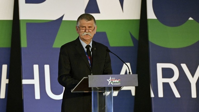 Chủ tịch Quốc hội Hungary Laszlo Kover ph&aacute;t biểu tại một cuộc họp h&ocirc;m 20/5/2022 . Ảnh: AFP