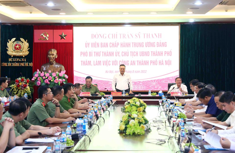 Chủ tịch UBND TP Hà Nội Trần Sỹ Thanh phát biểu tại buổi làm việc.