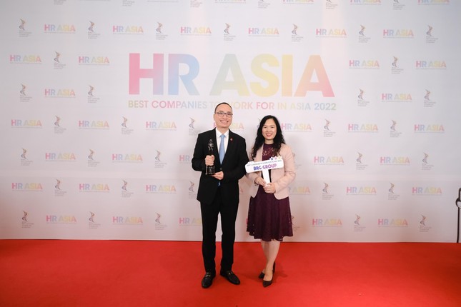 Ph&oacute; Tổng Gi&aacute;m đốc Tập đo&agrave;n BRG L&ecirc; Tuấn Anh tại lễ trao giải HR Asia Awards