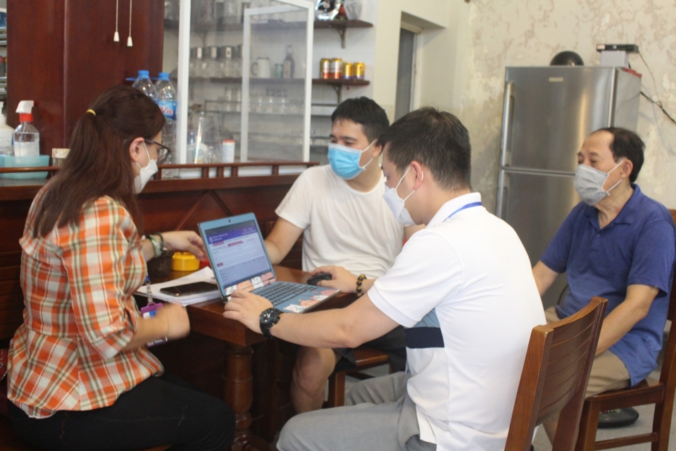 Mô hình“Đội cơ động hỗ trợ dịch vụ công trực tuyến tại nhà” của phường Trúc Bạch được nhân rộng tại 8 tổ dân phố.